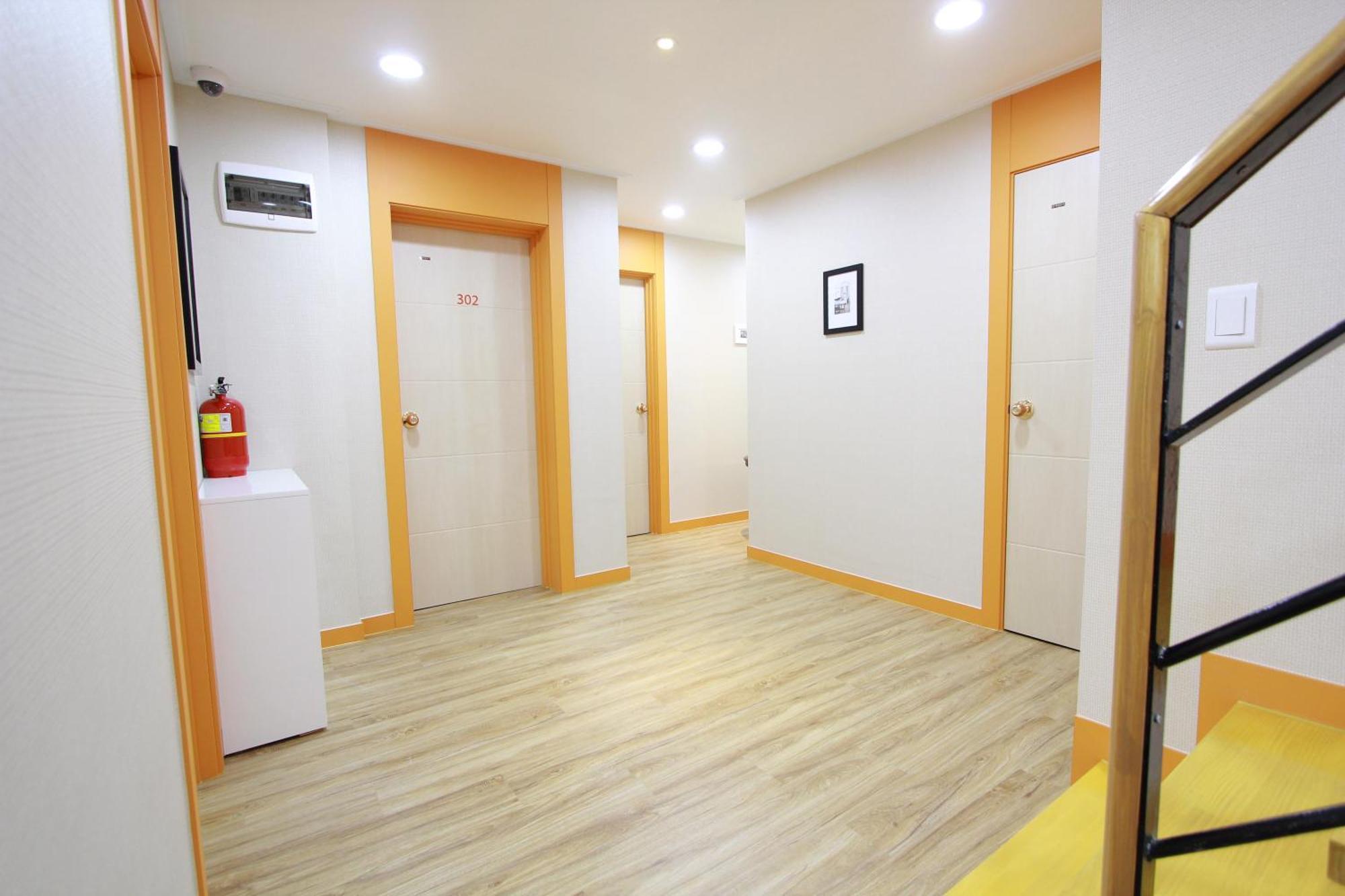 Hongdae Cocon - Female Only Seoul