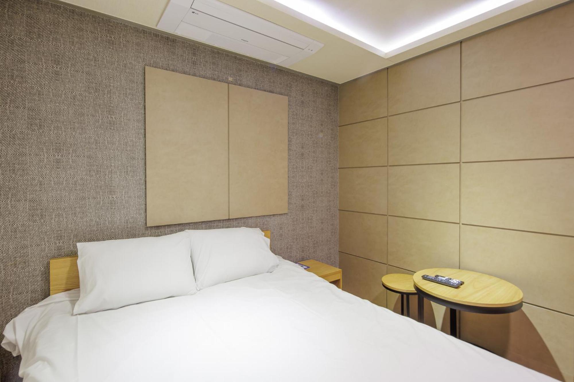 Hotel Lebrown *