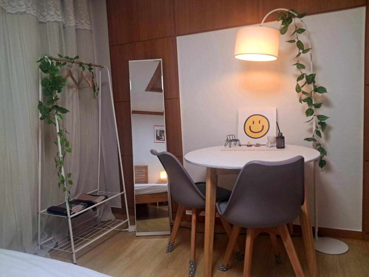 Comfort House 2 Bed Hwagok Station 4minutes Gimpo Airport 10 Minutes * Seoul