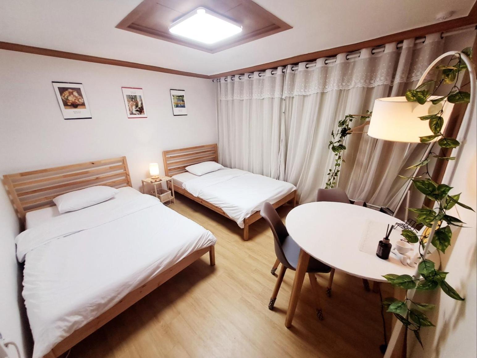 Apartment Comfort House 2 Bed Hwagok Station 4minutes Gimpo Airport 10 Minutes