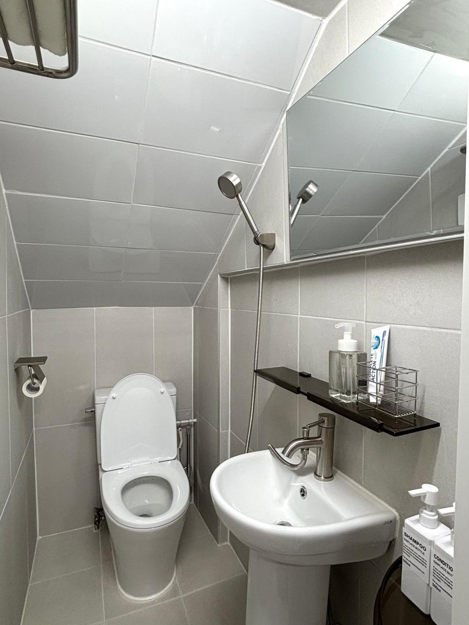 Leeleemate 2 Rooms, 2 Beds, For 4 People, 5 Minutes From Mangwon Station Katil Seoul