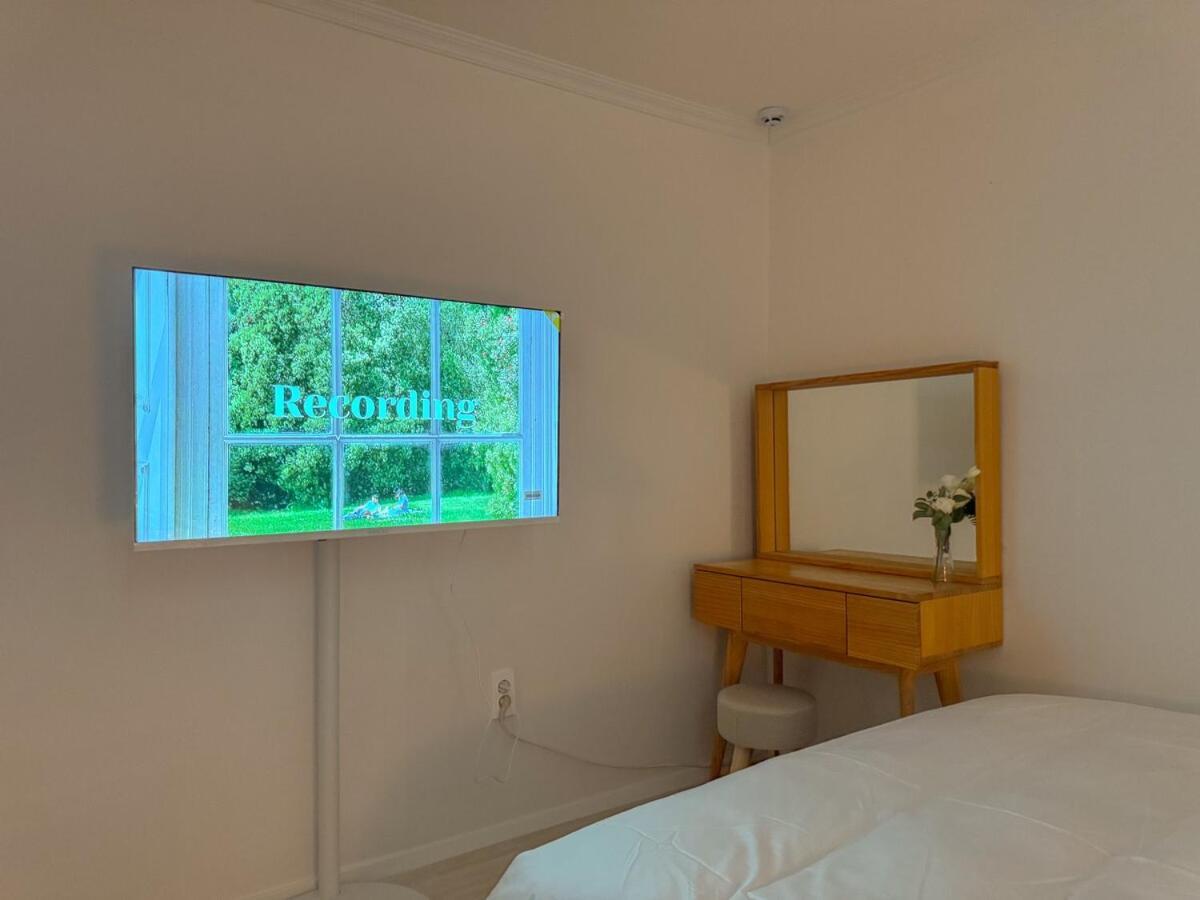 Itaewon Station 10 Minutes,gyeongnidan-gil,itaewon World Food Street,beam Projector,netflix Wifi *