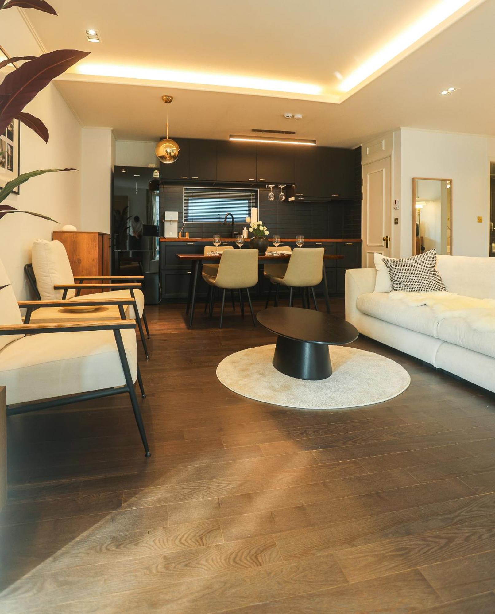 Free Airport Pickup, Europe In Hongdae Villa Seoul