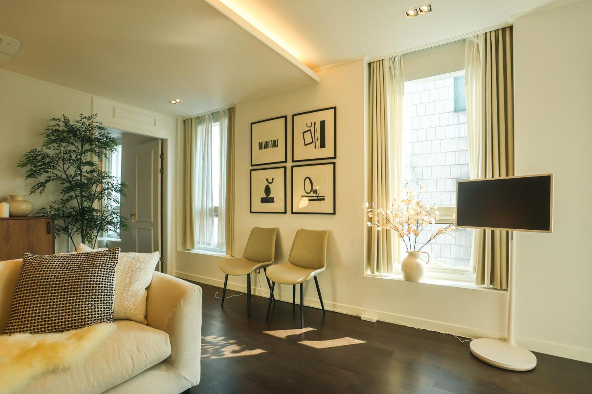 Free Airport Pickup, Europe In Hongdae Villa Seoul