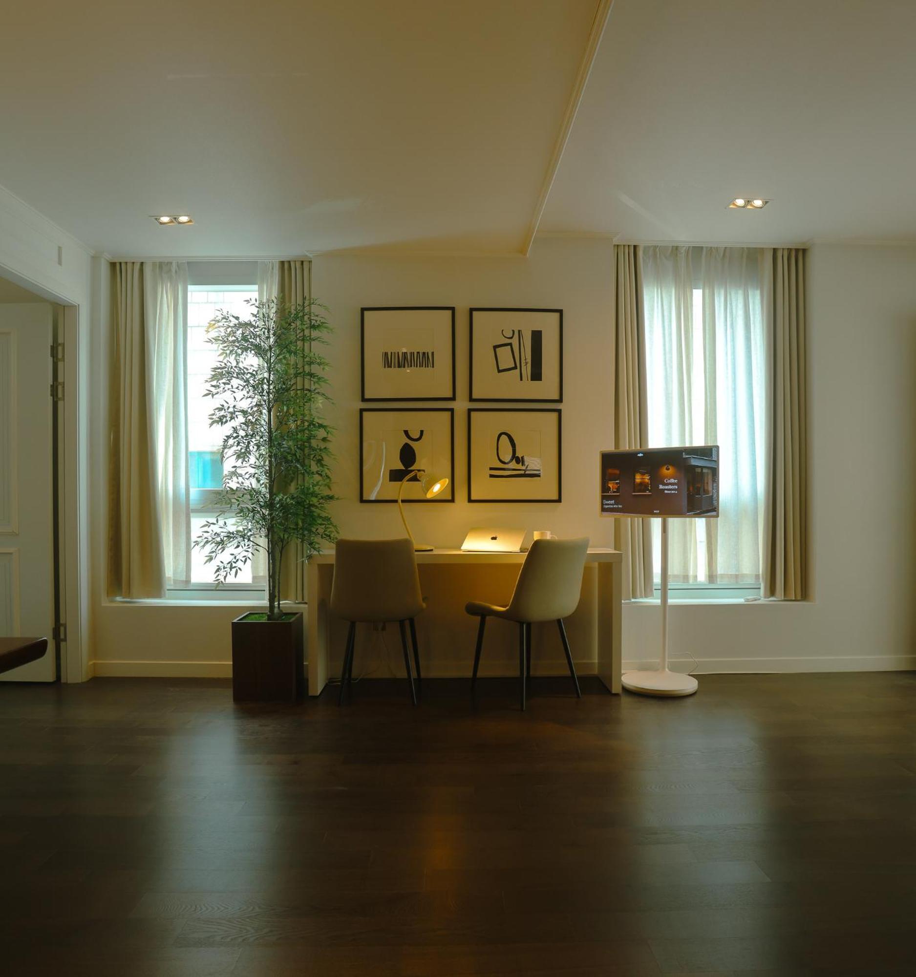Free Airport Pickup, Europe In Hongdae Villa Seoul
