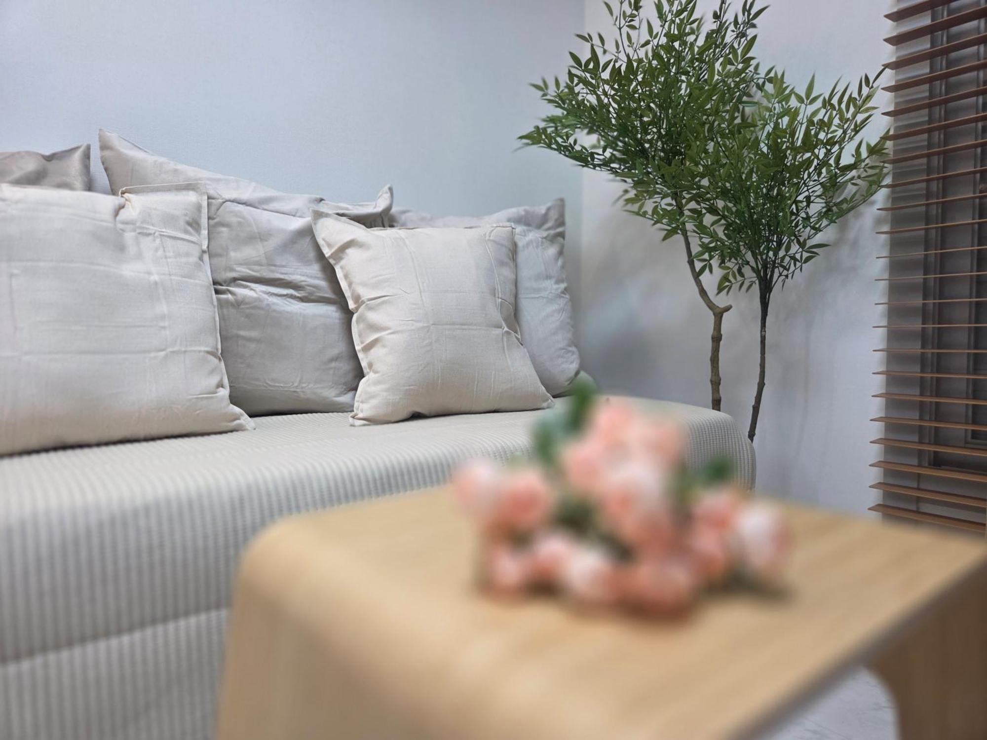 Gangnam Station, Yeoksam Station, 5-minute Walk, Luggage Storage, Business Trip, 6 People Seoul
