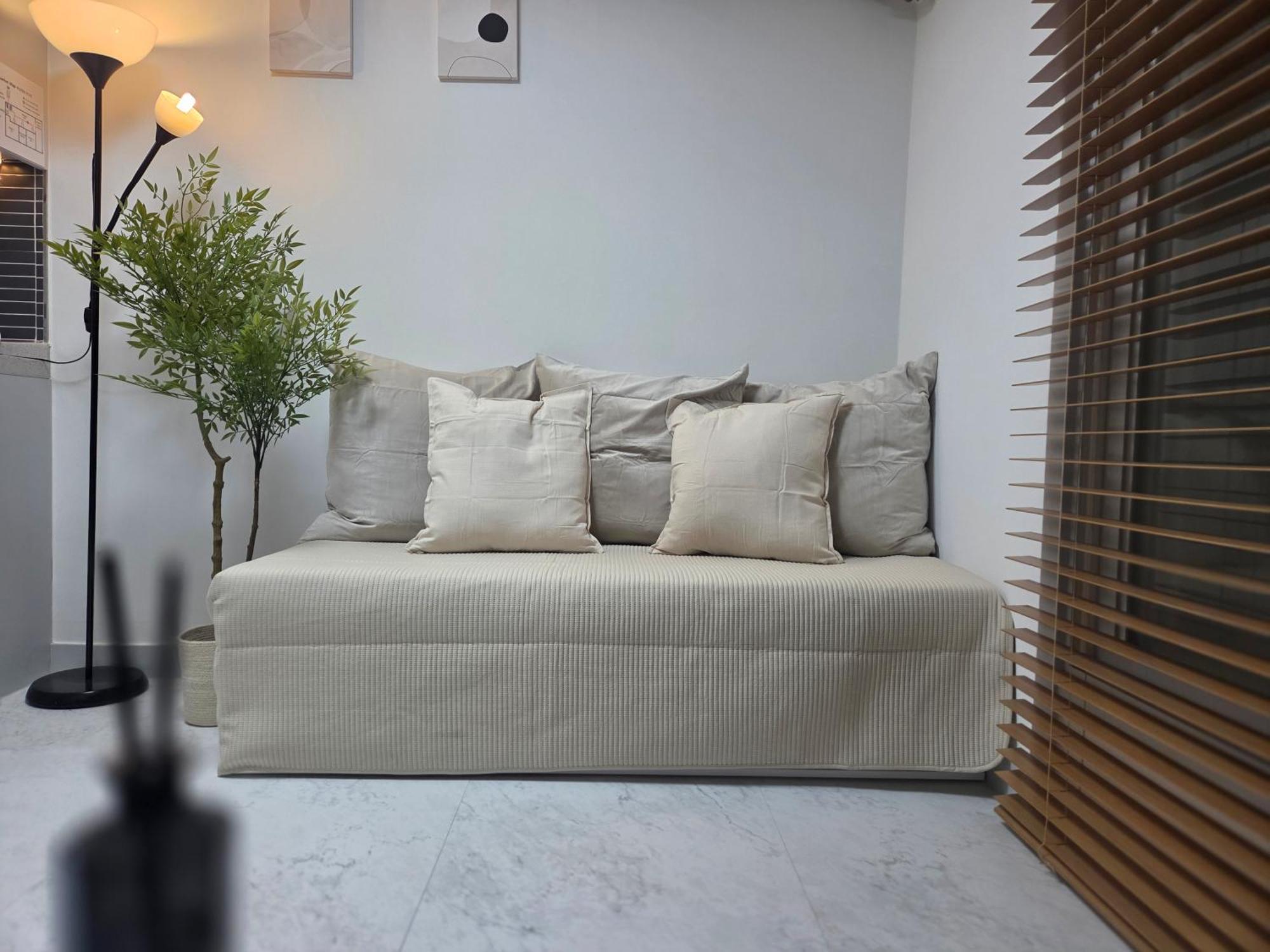 Gangnam Station, Yeoksam Station, 5-minute Walk, Luggage Storage, Business Trip, 6 People * Seoul