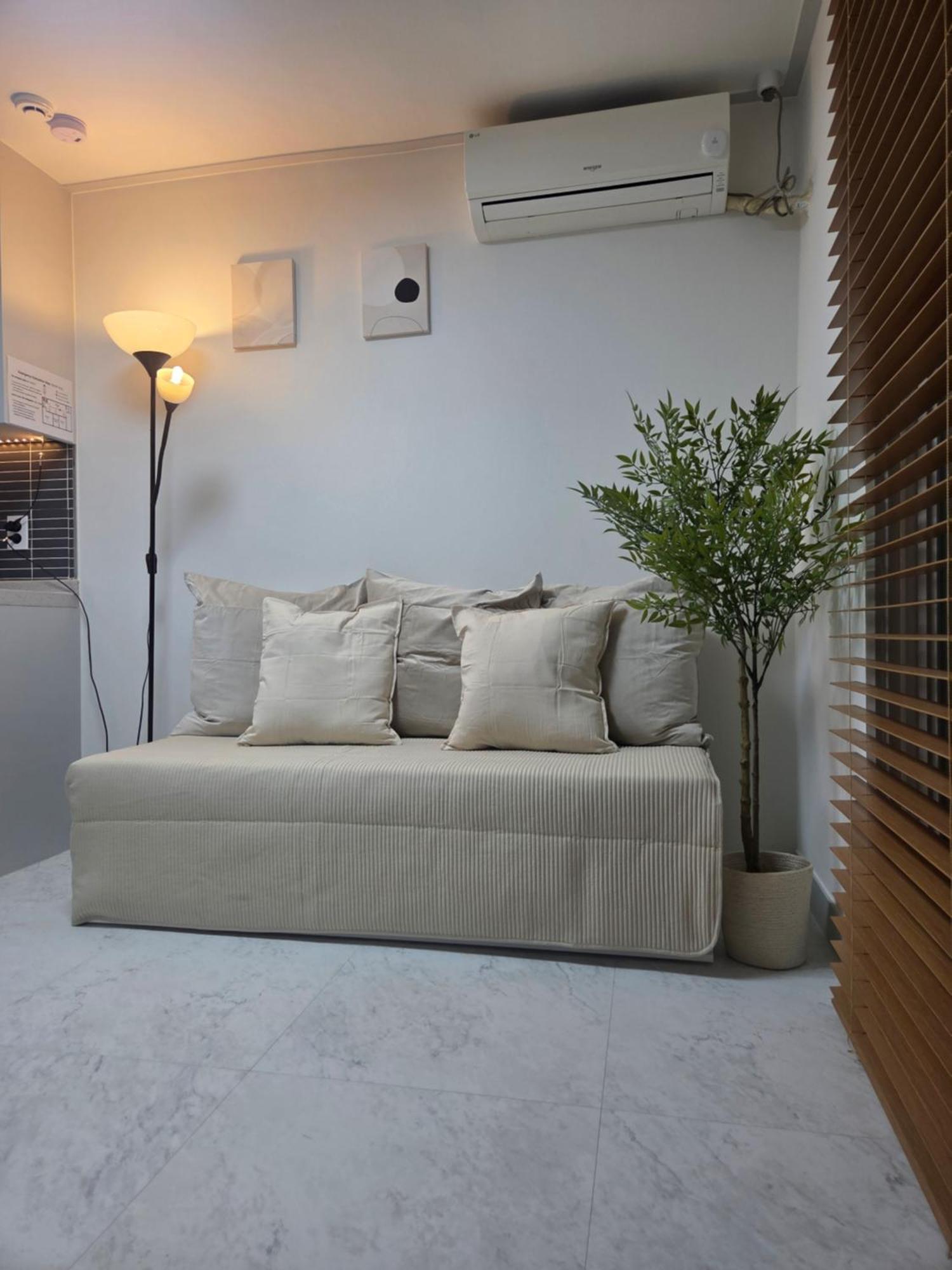 Gangnam Station, Yeoksam Station, 5-minute Walk, Luggage Storage, Business Trip, 6 People