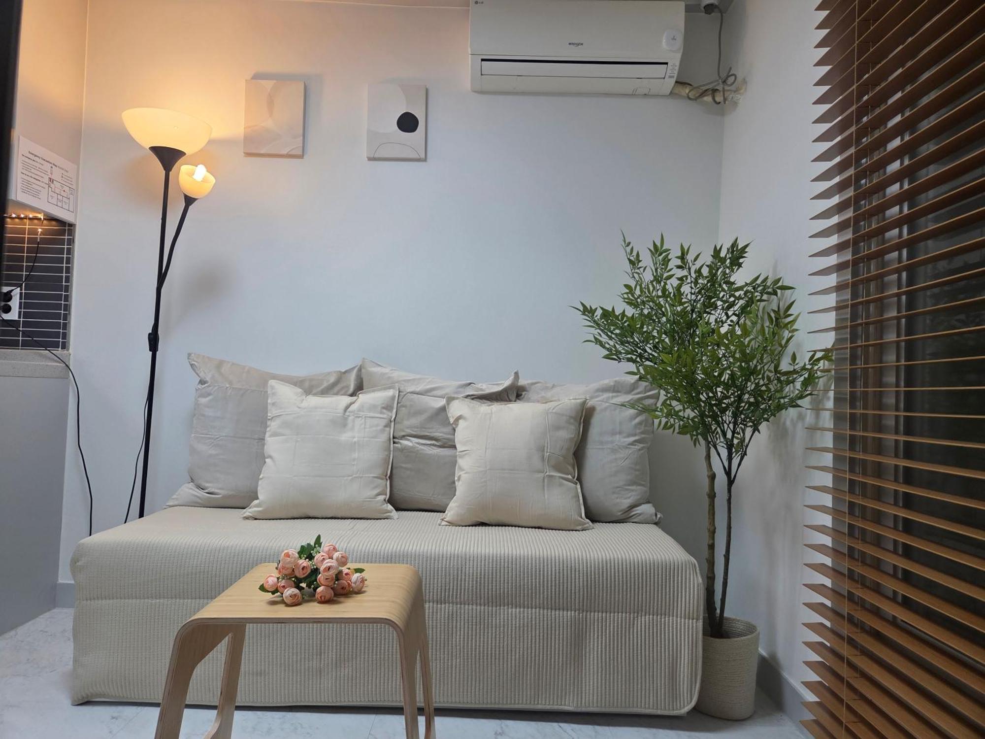 Gangnam Station, Yeoksam Station, 5-minute Walk, Luggage Storage, Business Trip, 6 People Villa Seoul