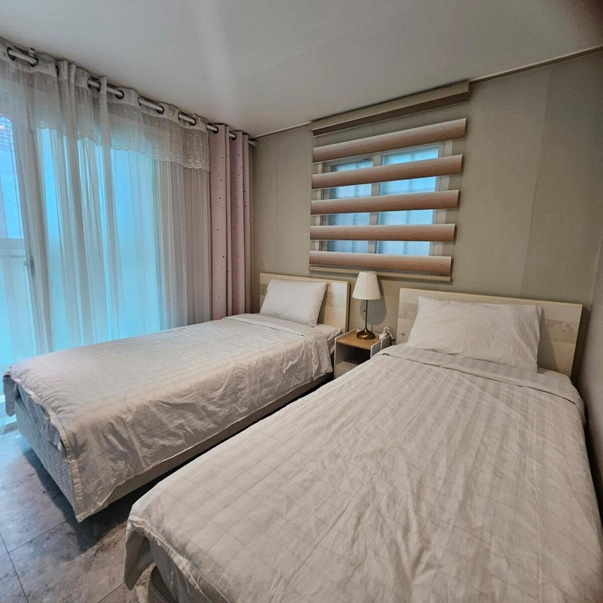 Apartment J Honor