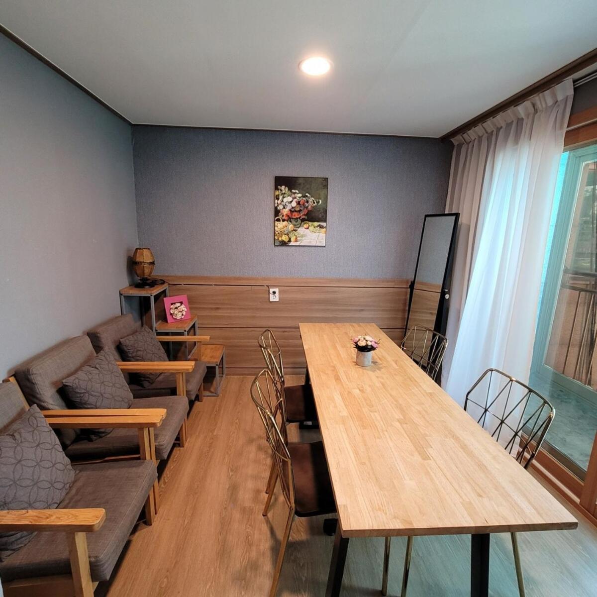 Apartment J Honor Seoul