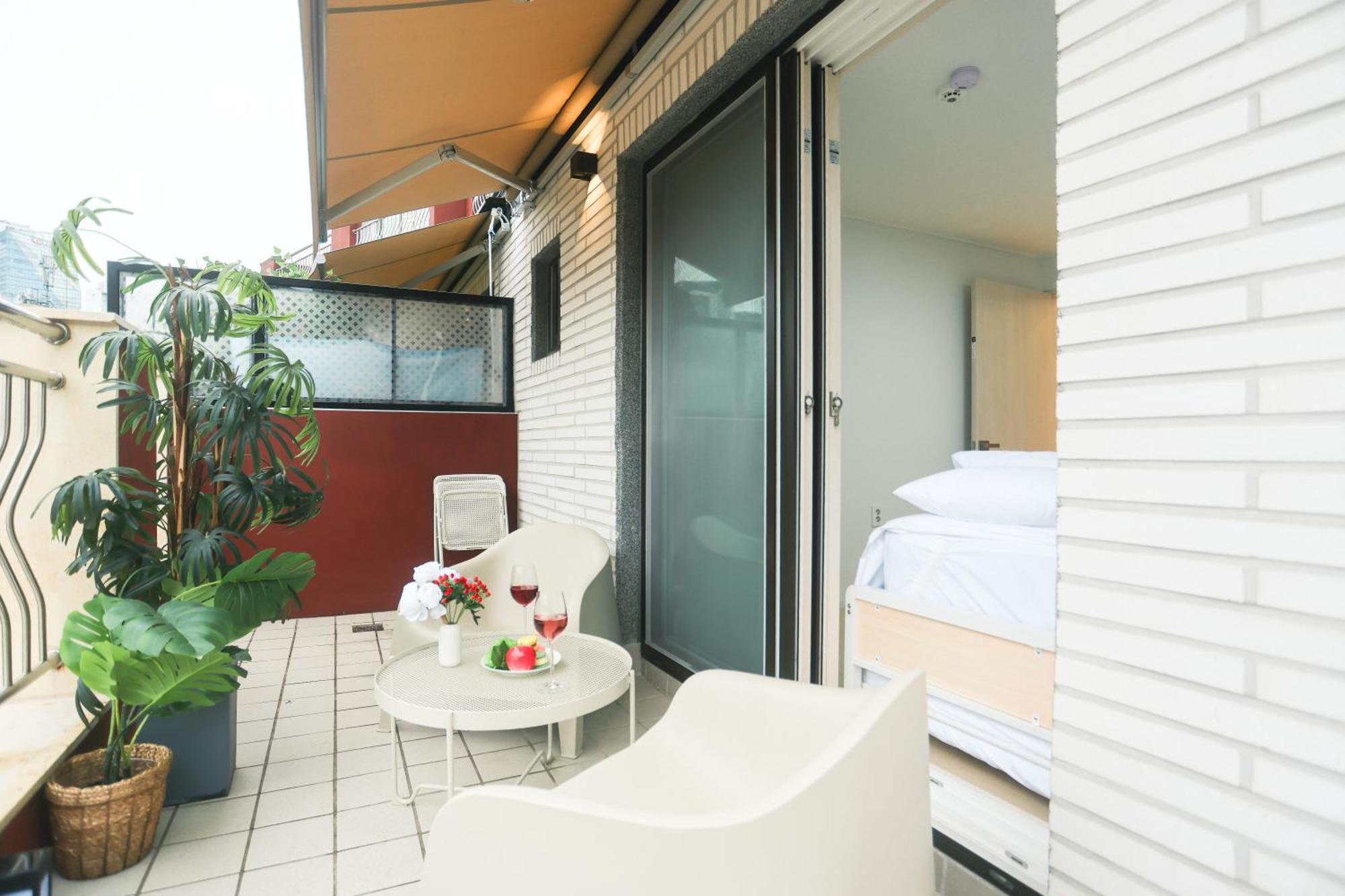 Yg House *