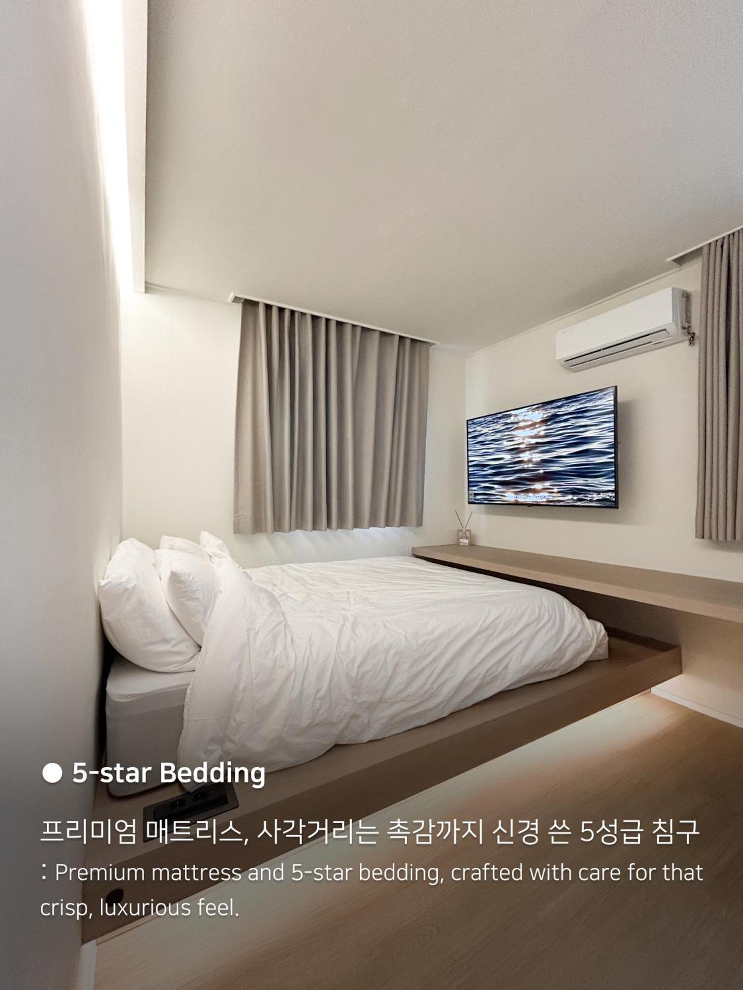 Off Stay, In - 10m From Airport, 8m To Subway *