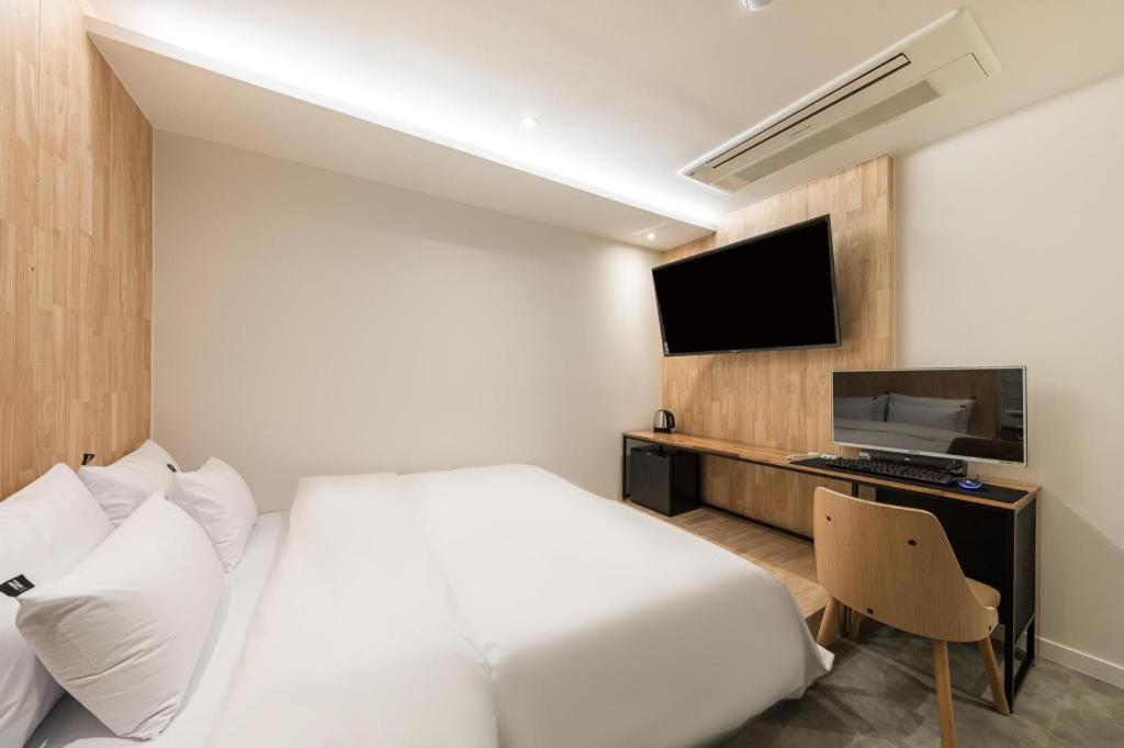 Crossing Hotel