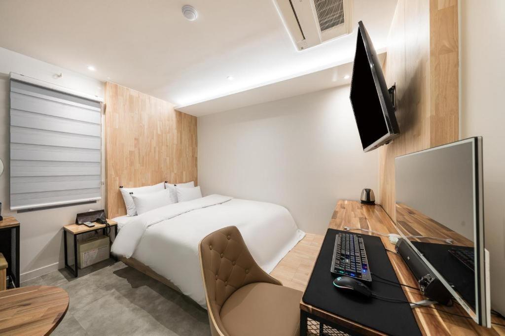 Hotel Crossing