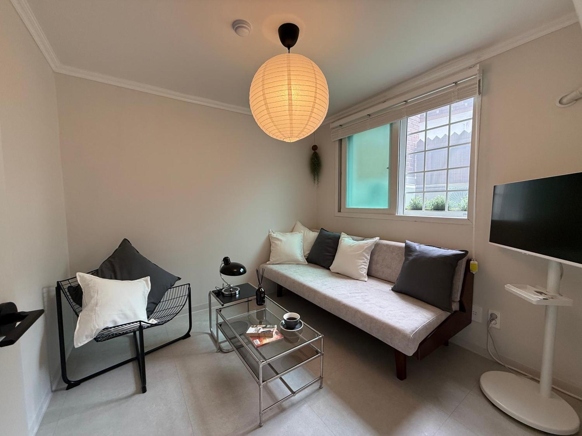 Villa Staymuk Seochon, Center Of