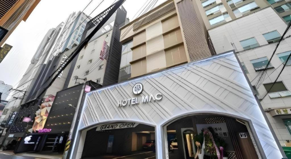 Mac Motel