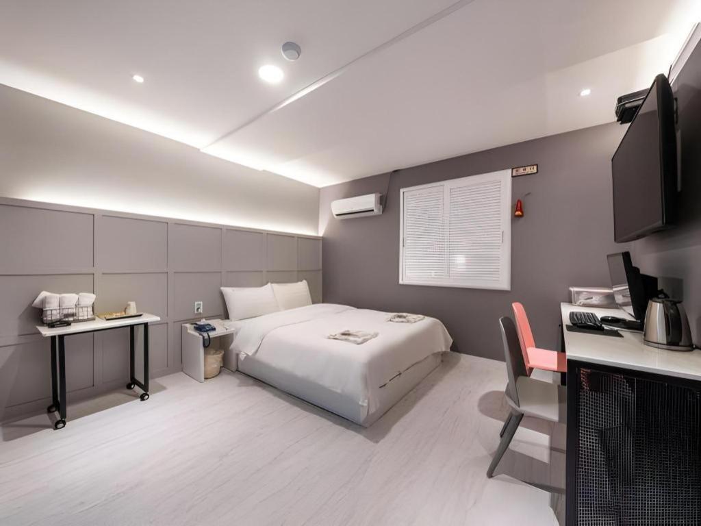 Mac Motel