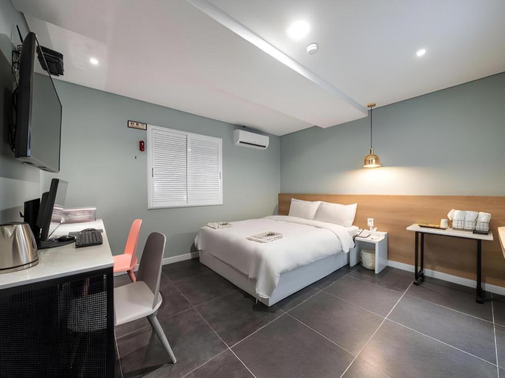 Motel Mac