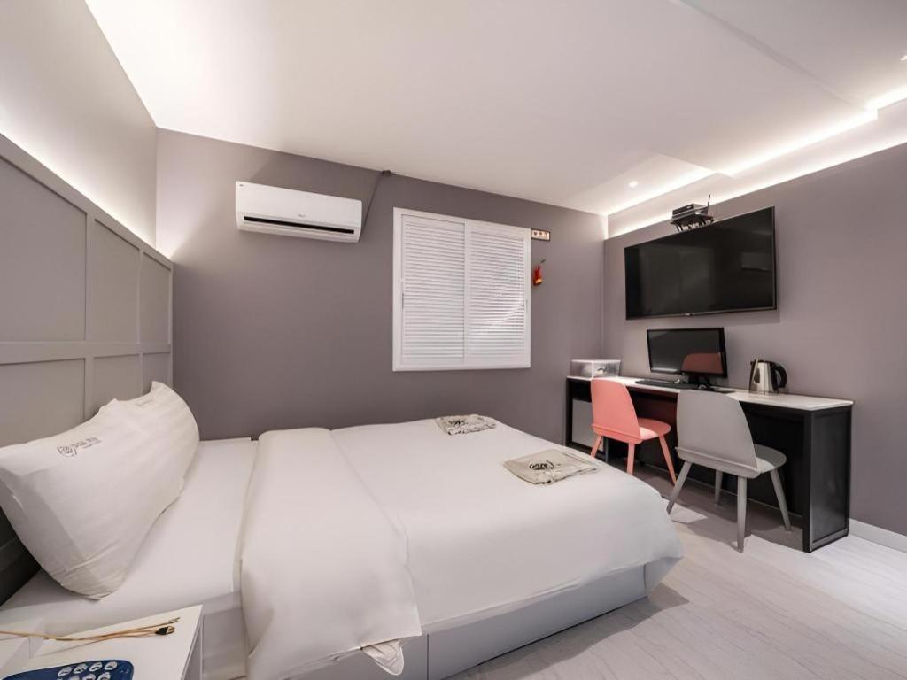 Mac Motel