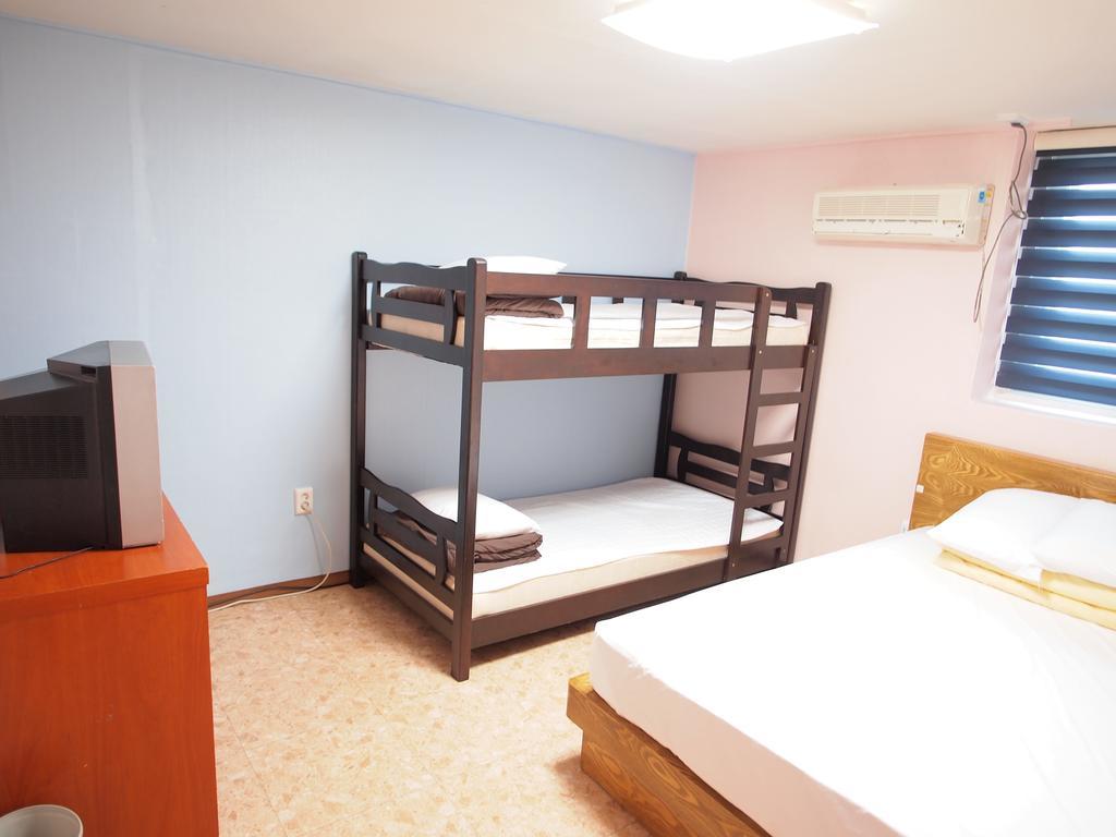 Hostel Shinchon *