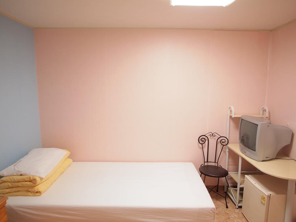 Shinchon Hostel