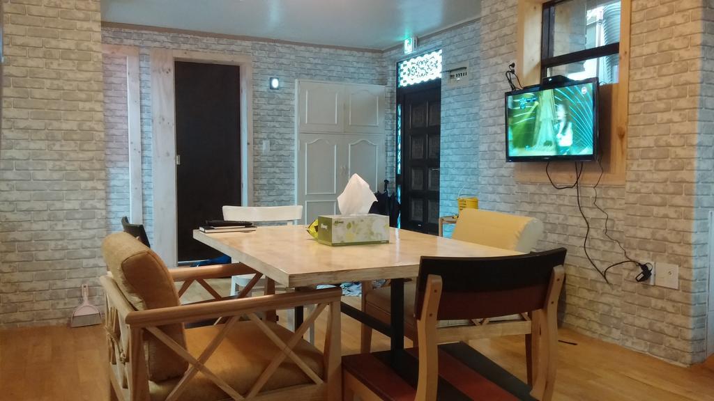 Social House - 2*