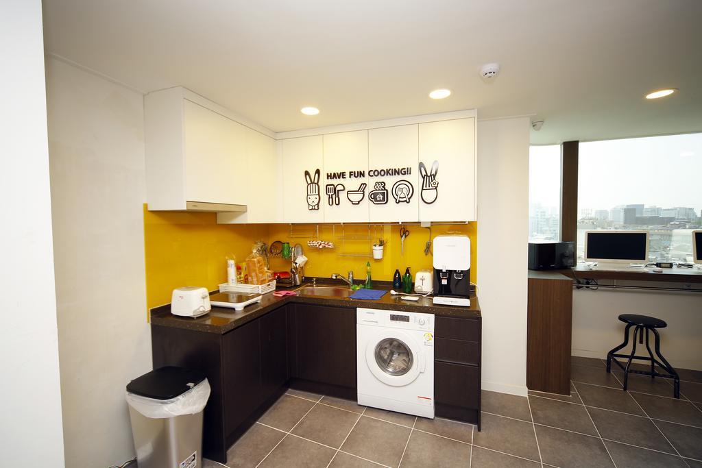 Hostel 24 Sinchon Avenue *