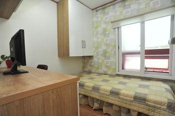 Hotel Single House