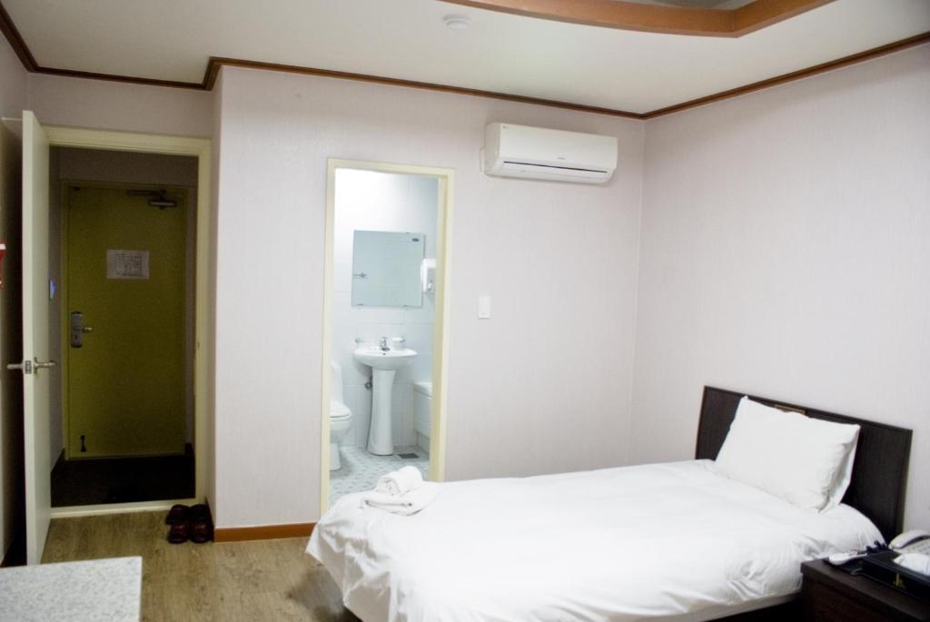 Jbis Hotel
