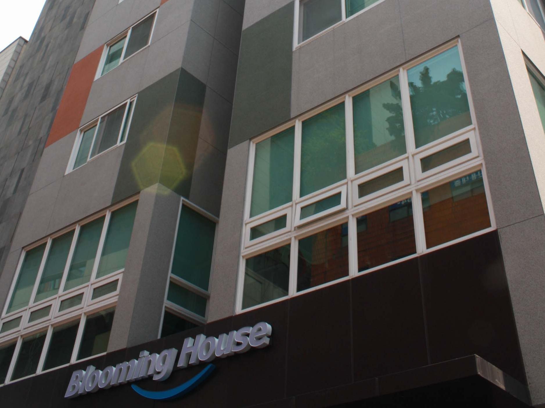 Blooming House Aparthotel