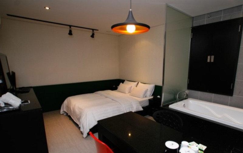 Shinchon Y Hotel