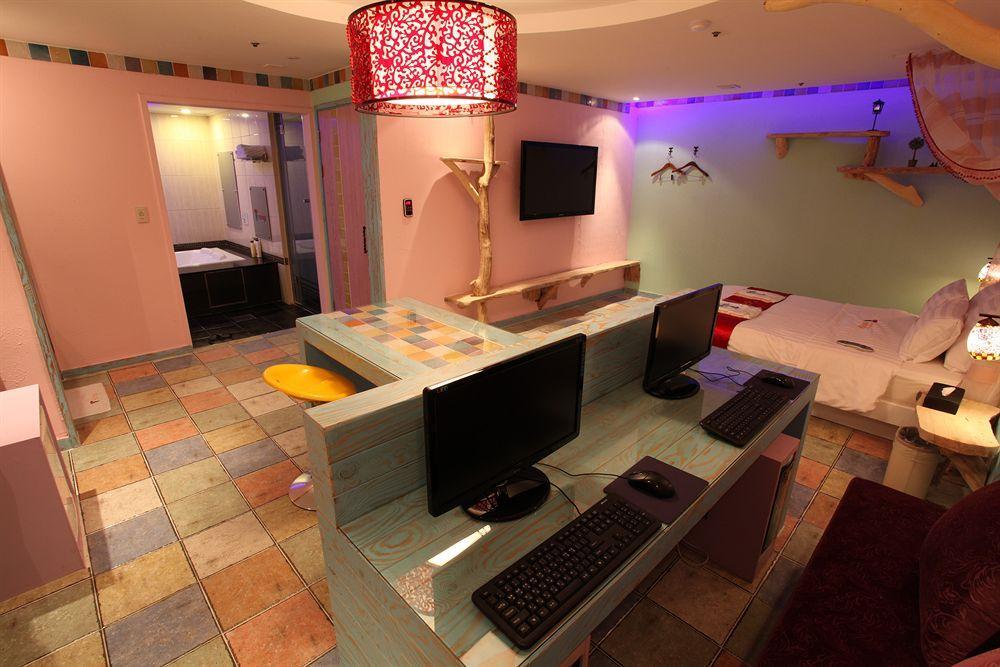 Hotel Moxy Insadong By Marriott