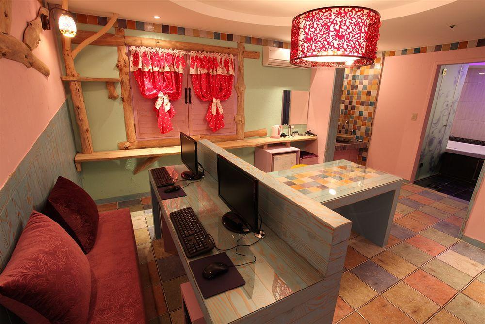 Hotel Moxy Insadong By Marriott Seoul