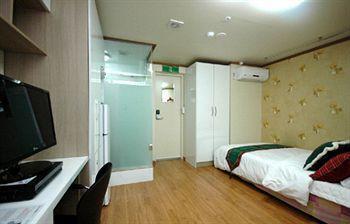 E Apartment *