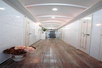E Apartment *