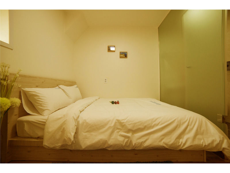 Road House Myeongdong 2* Seoul