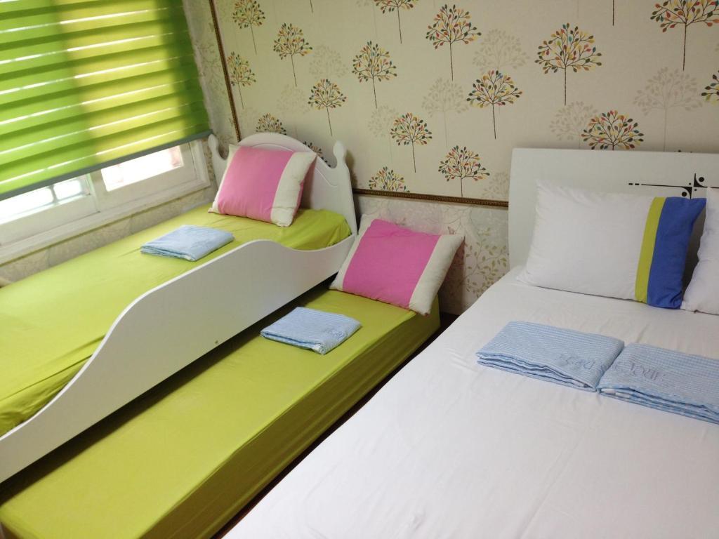 Guest house Four Seasons House