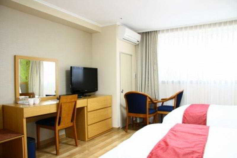 Eastgate Tower Hotel 4*