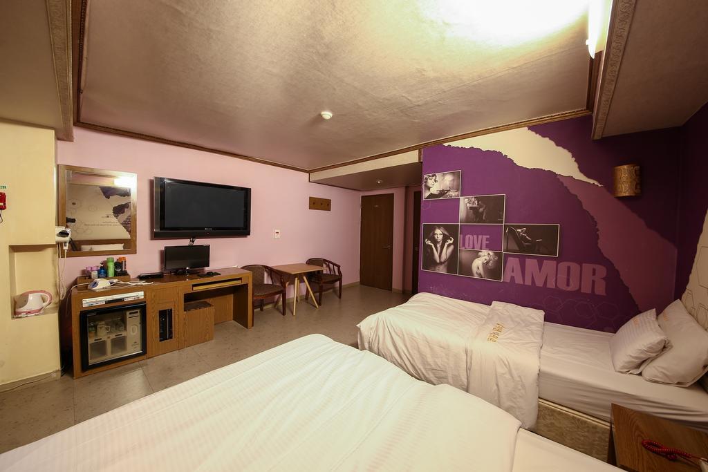 Amor Hotel 2*