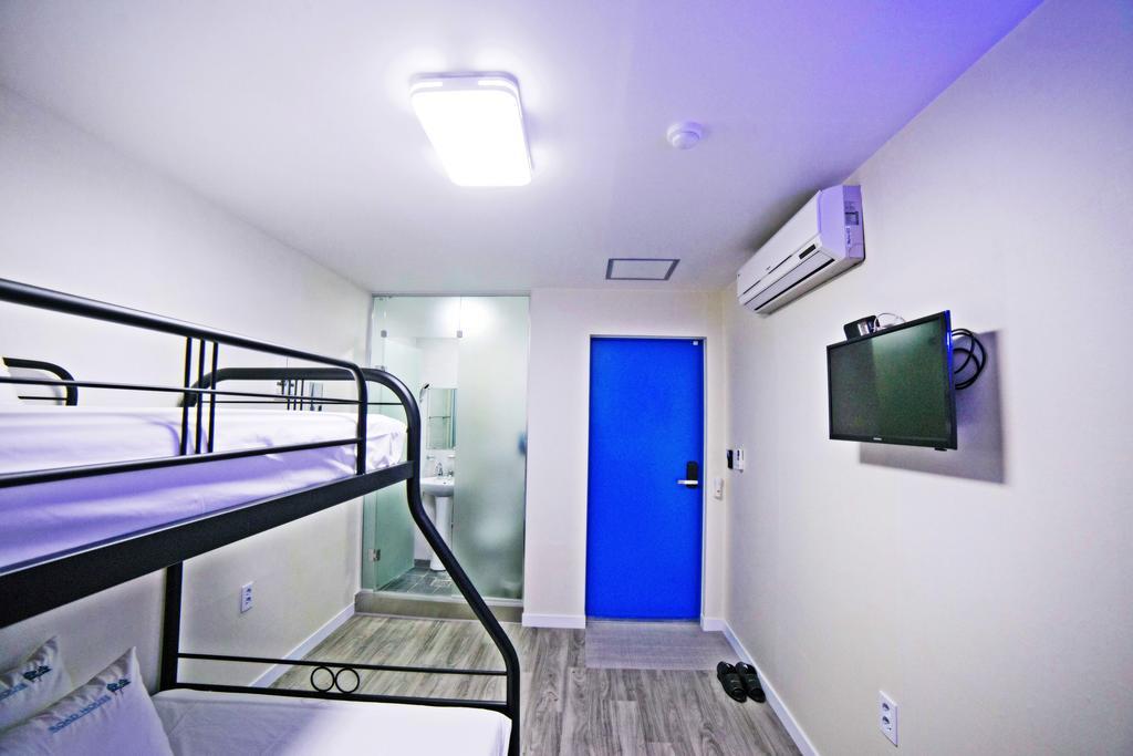 Road House Myeongdong Guest house