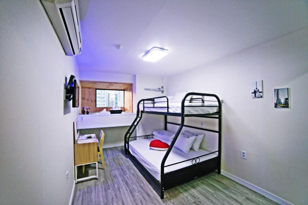 Road House Myeongdong Guest house
