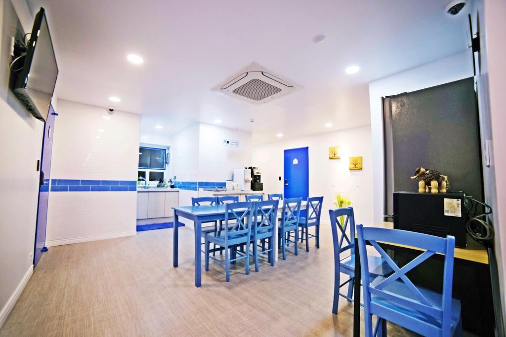 Road House Myeongdong 2* Seoul