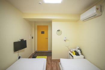 24 Hall Hostel