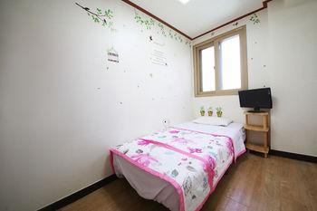 Hostel Myeongdong *