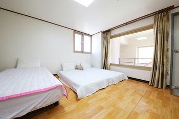 Myeongdong Hostel *