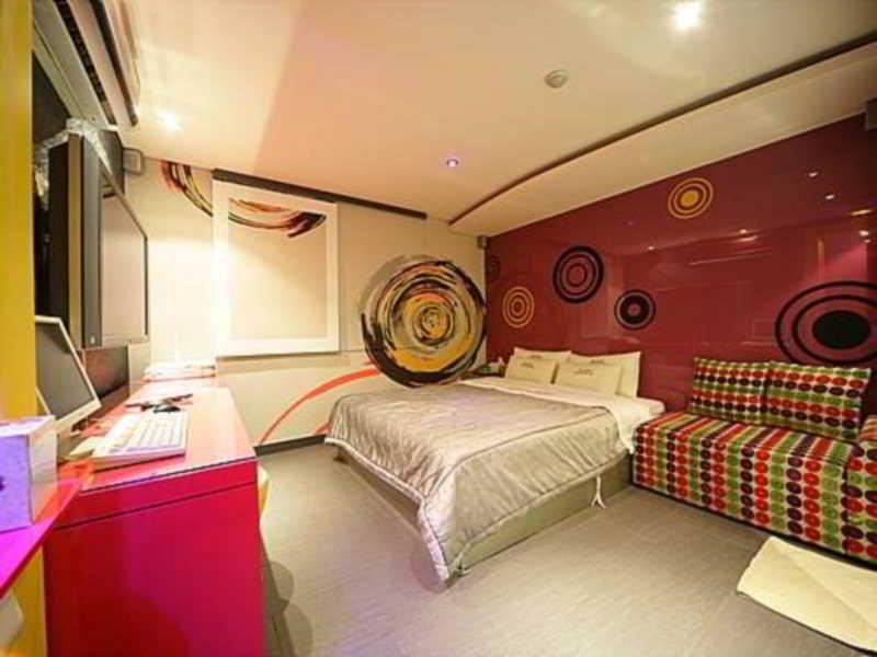 Spring 21 Sinchon Motel Seoul