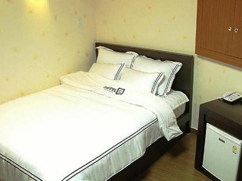 B Motel 2*