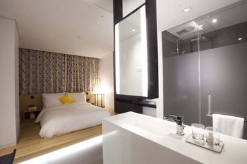 Lotte L7 Myeongdong Hotel 4*