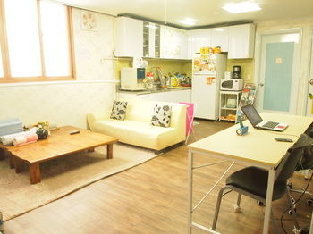 Town Hotel *